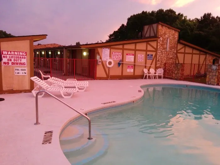 Red Carpet Inn & Suites 4