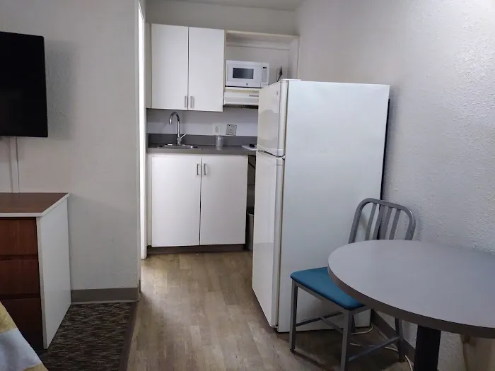 InTown Suites Extended Stay Greenville SC - Wade Hampton 4