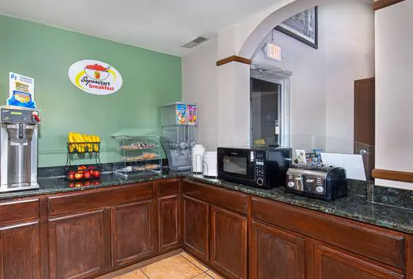 Super 8 by Wyndham Kingsport 4