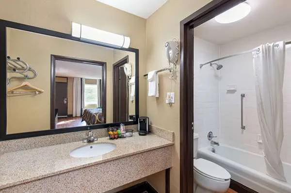 Super 8 by Wyndham Kingsport 4