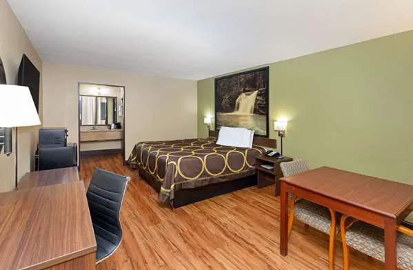 Super 8 by Wyndham Kingsport 4