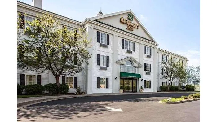 Quality Inn 4