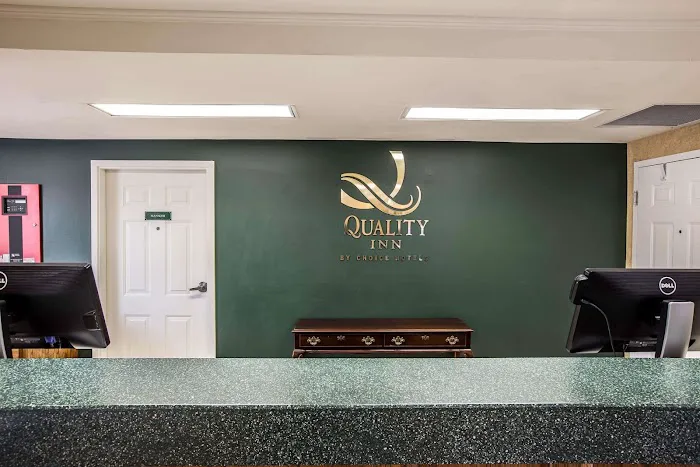 Quality Inn 4