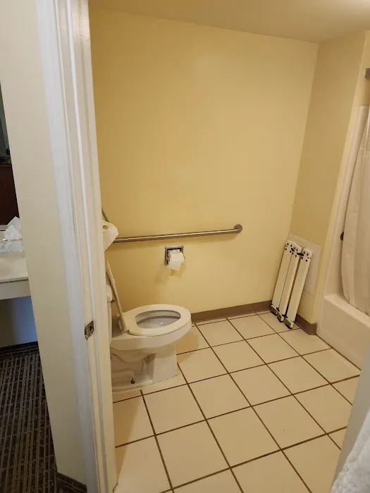 Quality Inn 4
