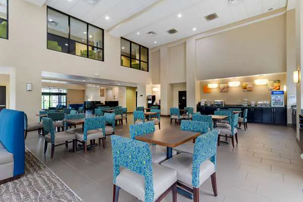 Comfort Suites 4