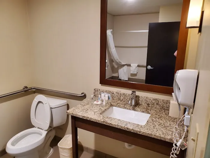 Comfort Suites 4