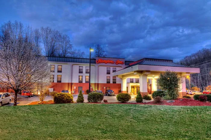 Hampton Inn Marion 4
