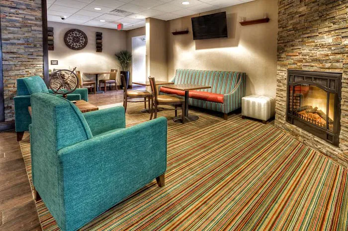Hampton Inn Marion 4