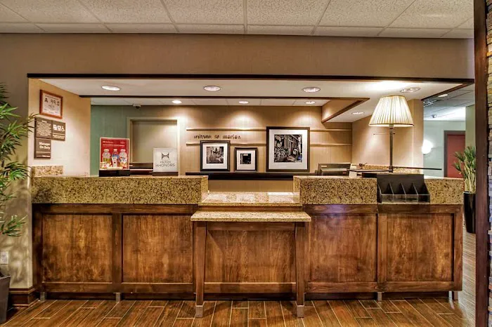 Hampton Inn Marion 4