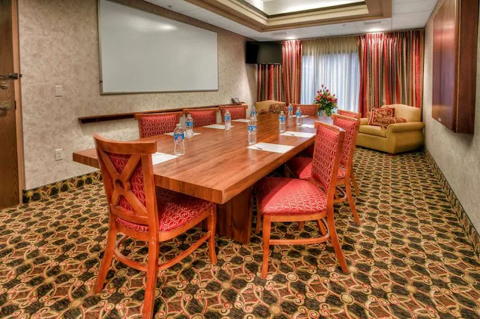 Hampton Inn Marion 4