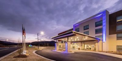 Holiday Inn Express & Suites Marion by IHG