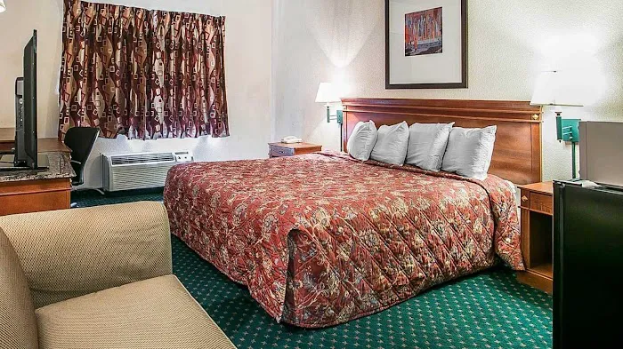 Rodeway Inn 4