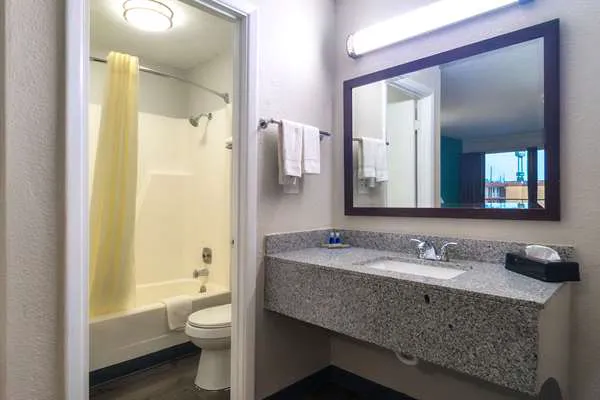 Rodeway Inn 4