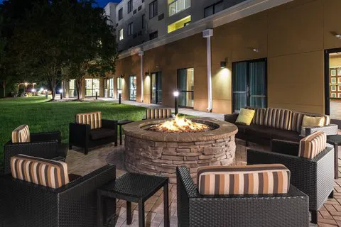 Courtyard Charlotte Gastonia 4