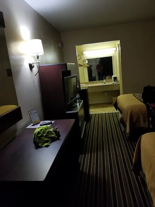 Super 8 by Wyndham Gastonia 4
