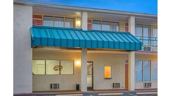 Super 8 by Wyndham Gastonia 4