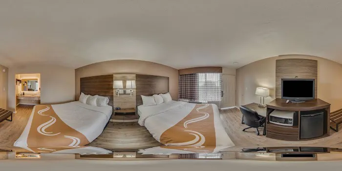 Quality Inn 4