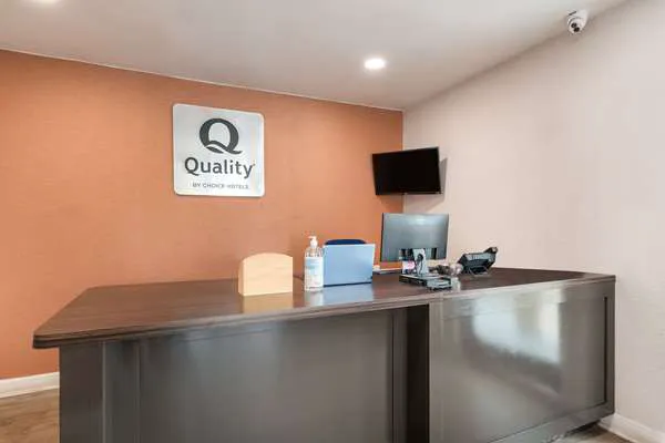 Quality Inn 4