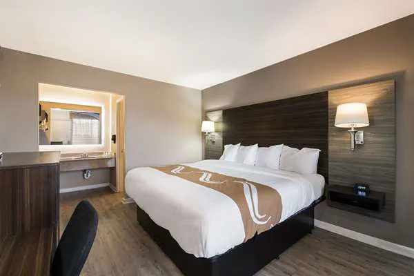 Quality Inn 4