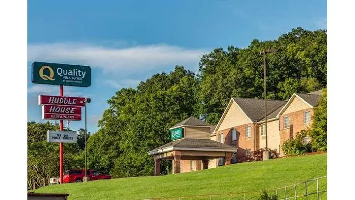 Quality Inn & Suites 4