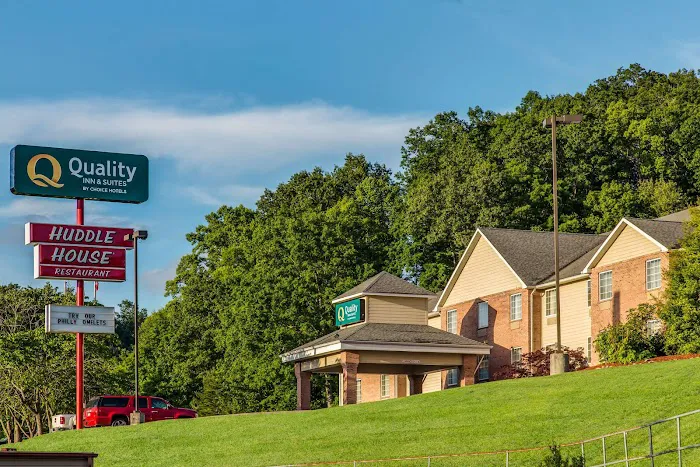 Quality Inn & Suites 4