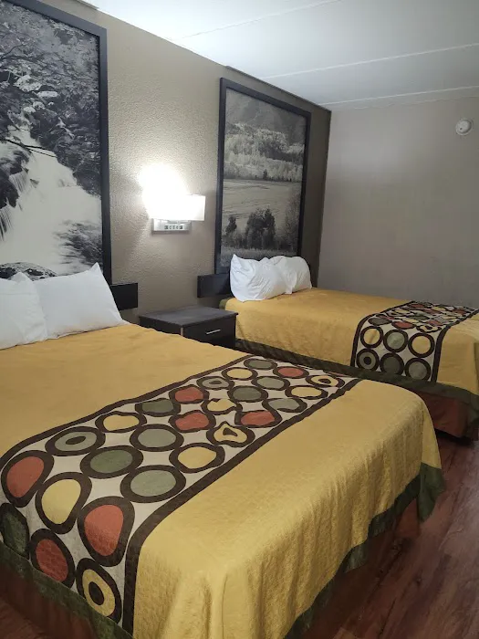 Super 8 by Wyndham Kingsport /I-81 4