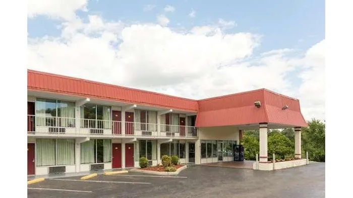 Super 8 by Wyndham Kingsport /I-81 4