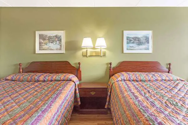 Super 8 by Wyndham Kingsport /I-81 4