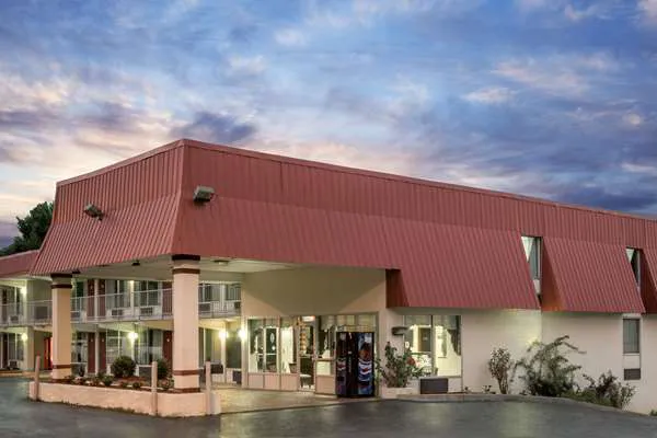 Super 8 by Wyndham Kingsport /I-81 4