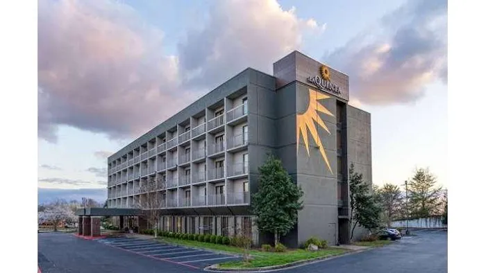La Quinta Inn & Suites by Wyndham Kingsport TriCities Airpt 4
