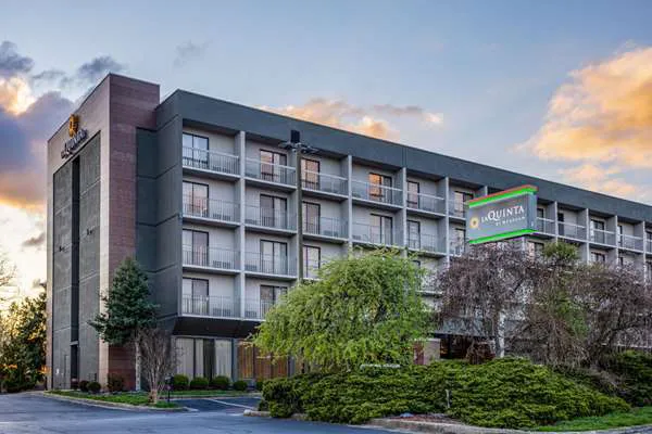 La Quinta Inn & Suites by Wyndham Kingsport TriCities Airpt 4