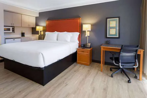 La Quinta Inn & Suites by Wyndham Kingsport TriCities Airpt 4