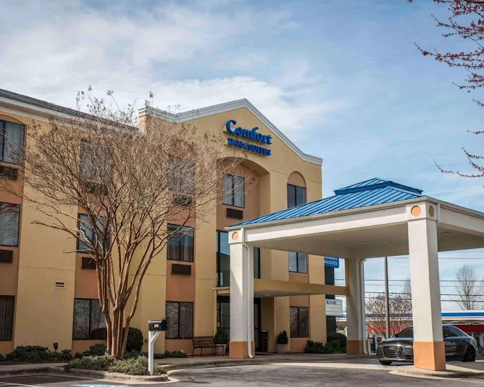 Comfort Inn & Suites 4