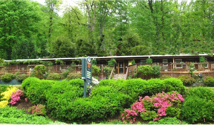 The Chimney Rock Inn & Cottages 4