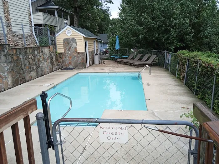 The Chimney Rock Inn & Cottages 4