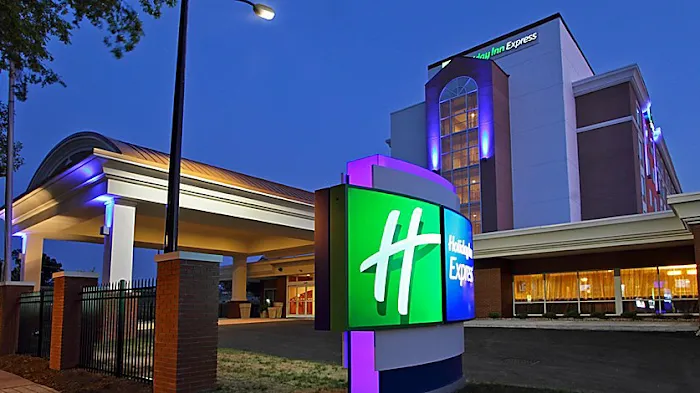 Holiday Inn Express Augusta Downtown by IHG 5