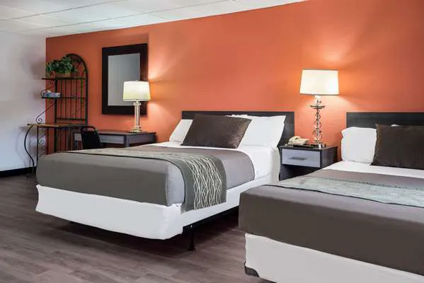 Rodeway Inn 4