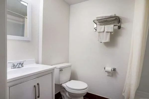 Rodeway Inn 4