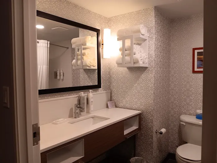 Hampton Inn Norton 3