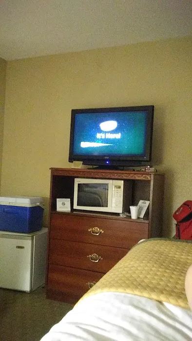 Days Inn by Wyndham Norton 3