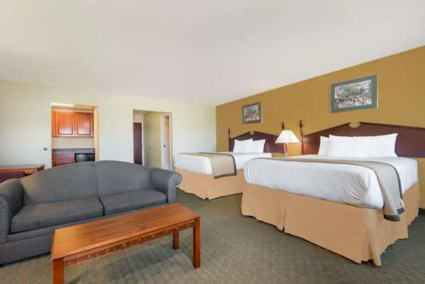 Days Inn by Wyndham Norton 3