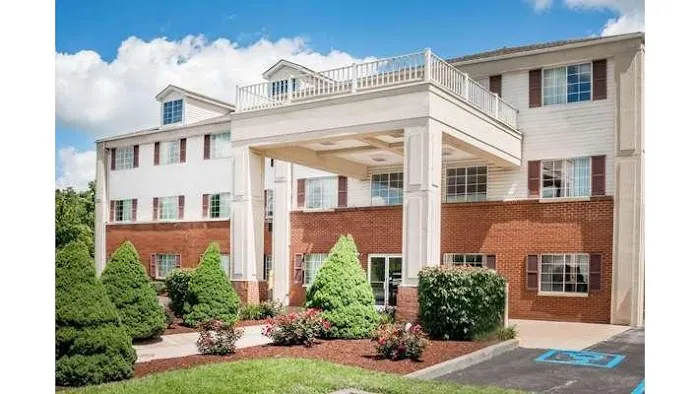 Days Inn by Wyndham Norton 3