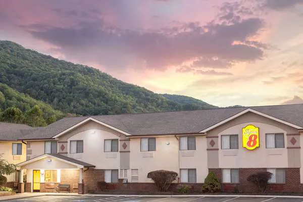 Super 8 by Wyndham Norton VA 3