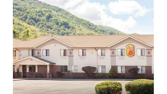 Super 8 by Wyndham Norton VA 3