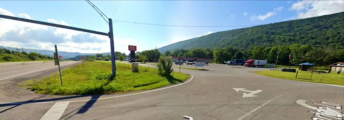 Econo Lodge Inn & Suites 3