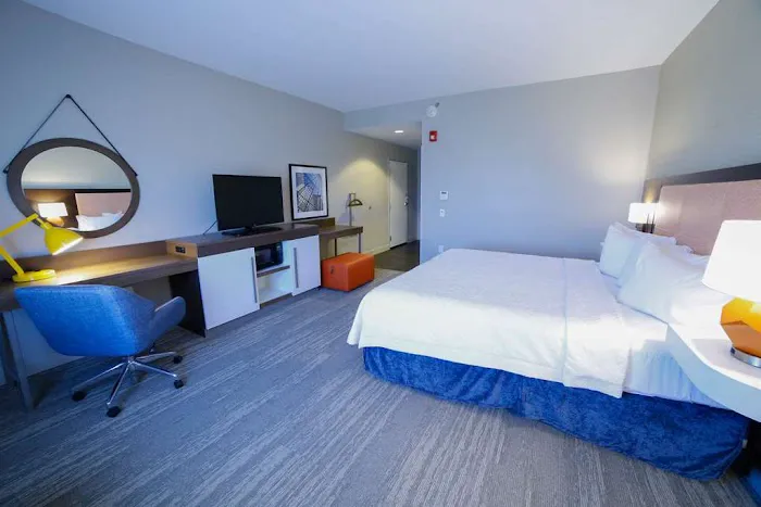 Hampton Inn & Suites Forest City 4