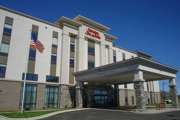 Hampton Inn & Suites Forest City 4