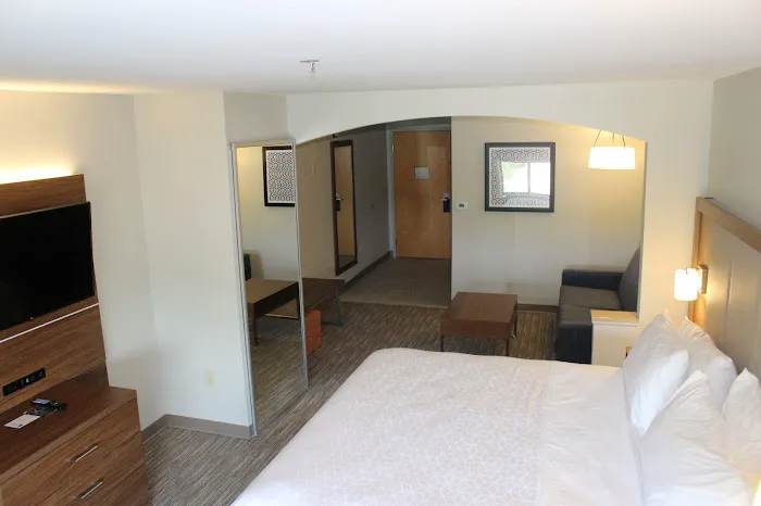 Holiday Inn Express Forest City by IHG 4