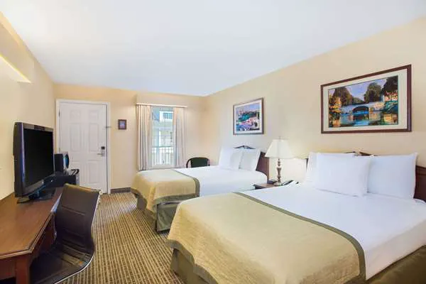 Baymont by Wyndham Forest City 4
