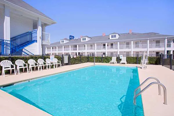 Baymont by Wyndham Forest City 4